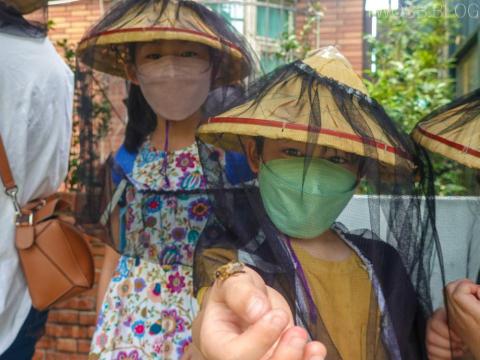 1個媽咪2個寶》親子旅遊/生活/住宿/美食體驗 - 親子體驗》愛蜂園一日蜂農