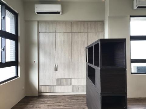 I/O Studio - 新莊沈宅
地板PVC木紋地板
中間投影機櫃體 木作
牆內 系統櫃跳色