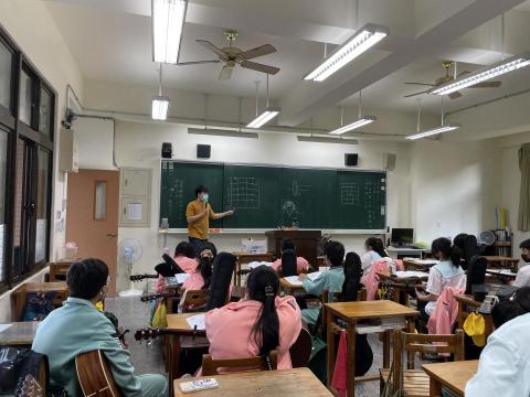 虎斑貓音樂工作室 - 大雅國中吉他社社課 虎斑貓音樂工作室 - 大雅國中吉他社社課
