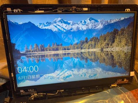 蘇家緯 - 筆電螢幕更換