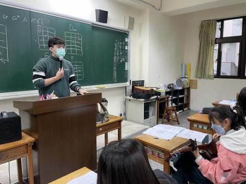 虎斑貓音樂工作室 - 大雅國中吉他社社課 虎斑貓音樂工作室 - 大雅國中吉他社社課