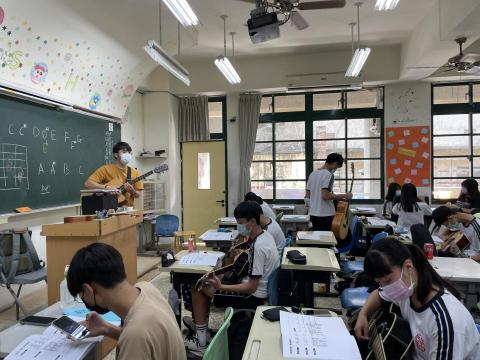 虎斑貓音樂工作室 - 后綜高中烏克麗麗社社課 虎斑貓音樂工作室 - 后綜高中烏克麗麗社社課