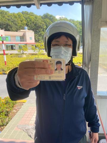 高雄駕訓班黃威龍教練 - 開心拿駕照