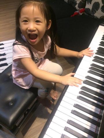 Stacy - 讓孩子們有開心習琴的氛圍是我的責任