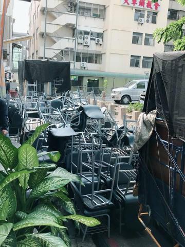 順行搬運行 - 高雄某補習班喬遷，超過六層樓的課桌椅