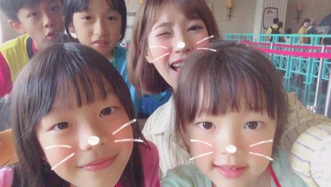 Stacy - 和可愛的學生們除了音樂教育上的緣分，也是玩在一起的好朋友。