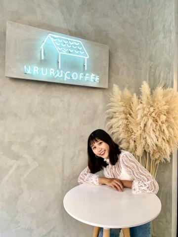 提供外語領隊服務的專家何家寧