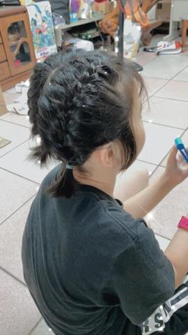 凱婷陪讀/陪玩姊姊 - 6歲女生，幫她編頭髮