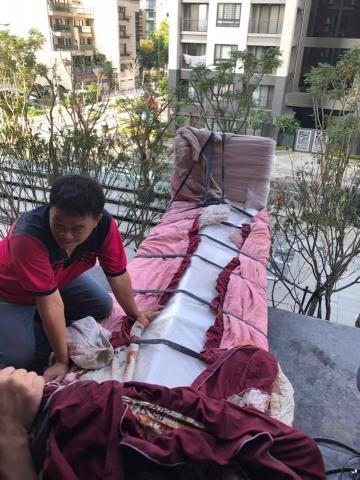 順行搬運行 - 超長型家具垂吊作業