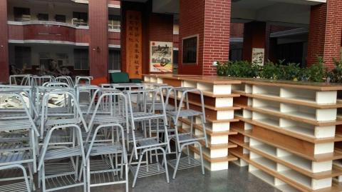 順行搬運行 - 台南瀛海中學課桌椅搬遷