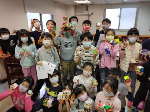 板橋/師大附近(國中/國小數學) - 魔術方塊教學團課