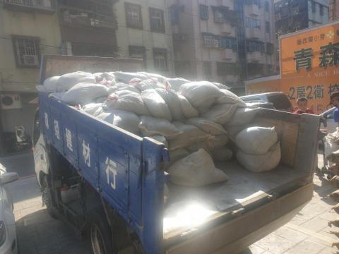 晨曦室內裝修工程行 - 進材料