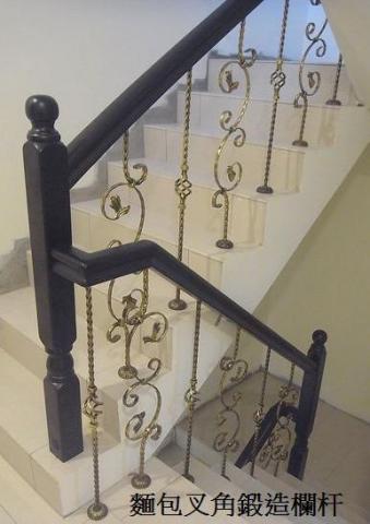 樓梯扶手及超耐磨地板 - 鍛造欄杆扶手