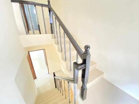 樓梯扶手及超耐磨地板 - 直角樓梯扶手