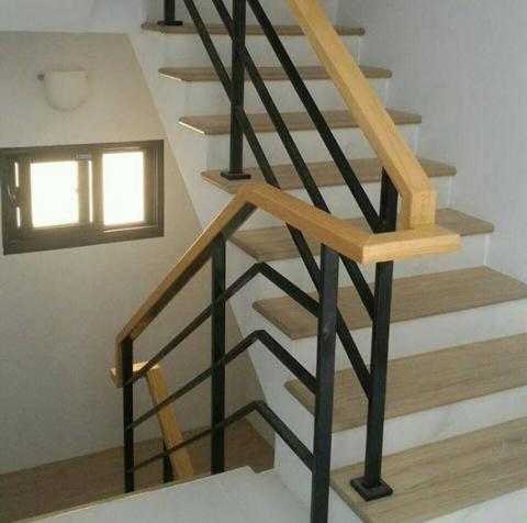 樓梯扶手及超耐磨地板 - 日式烤漆扶手