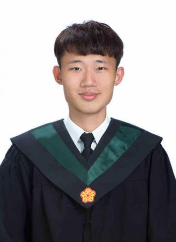 提供高中生物服務的專家黃靖惟