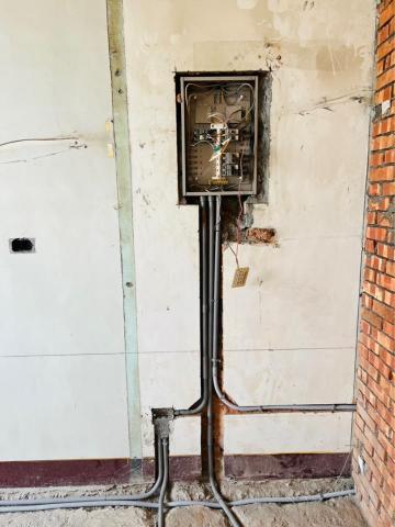 許竣霖 - 老舊電箱改成匯流排