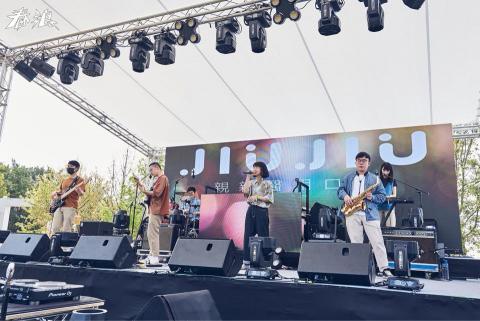 王芩敏 - 樂團演出 王芩敏 - 樂團演出