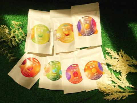 1 Chun - 貼紙設計