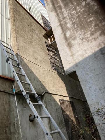 威振油漆工程 - 外牆防水工程，清除青苔後