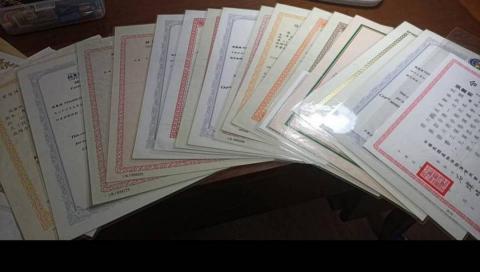 張麗娟 - 金融相關證照及地政士證照