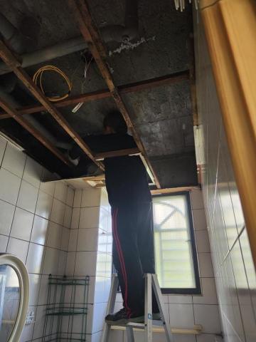 宅即修水電維修 - 廁所天花板上防水漆