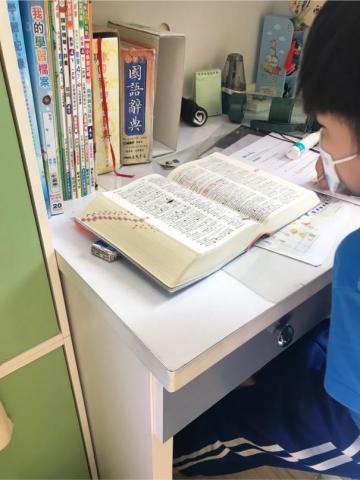 Mika 英文家教一對一💕一對二 - 現在小朋友會查英文字典的好像很少了?