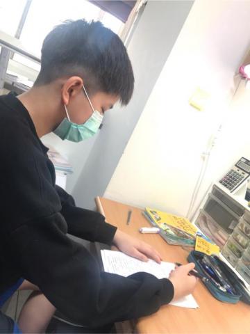 Mika 英文家教一對一💕一對二 - 看這位帥哥正經八百的樣子 態度拿出來 成績才會好?