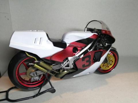 馬特模型代工(請看清自介再來) - 田宮 NSR 500 (全部噴漆，包括裡面引擎和車架)。