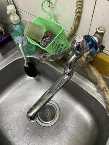 楊曜伃 - 更換廚房水龍頭