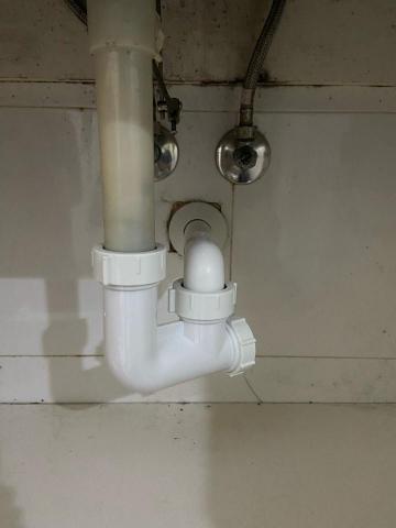 極簡水電維修行-五星卓越專家《於本平台暫停服務》 - 於本平台第十單維修之二
面盆排水部件進行更換換新