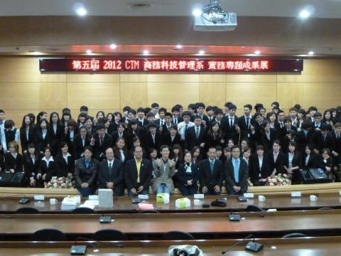 品牌整合行銷 - 白煜昌 - 大學專題輔導評審