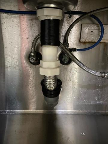 極簡水電維修行-五星卓越專家《於本平台暫停服務》 - 於本平台第十單維修之一
洗手槽排水不良疏通管線
及更換為不鏽鋼排水管