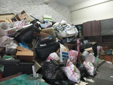 鴻升工程 - 欣華路透天廢棄路清運工程 鴻升工程 - 欣華路透天廢棄路清運工程