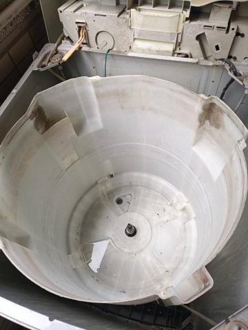 洗潔舒工坊 - 內桶未清洗前