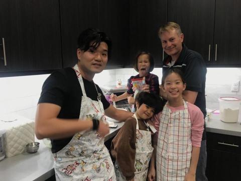 宋乃可 Nike - Authentic American Christmas cookie making.