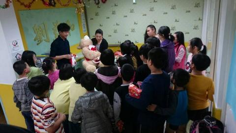 Wilbur Huang (黃耀億) - 曾任教於台北文理補習班數學教師及導師