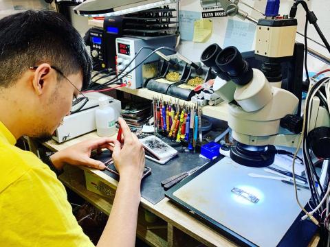 蘋果部落 手機現場快速維修 - 