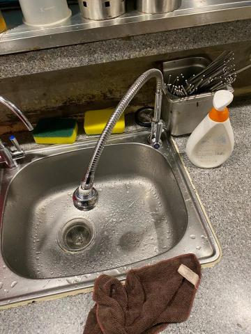 阿堯 - 各式水龍頭更換