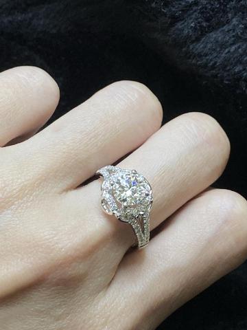 提供染髮劑天然服務的專家陳小姐