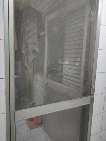 蔣小姐 - 紗窗門清理前