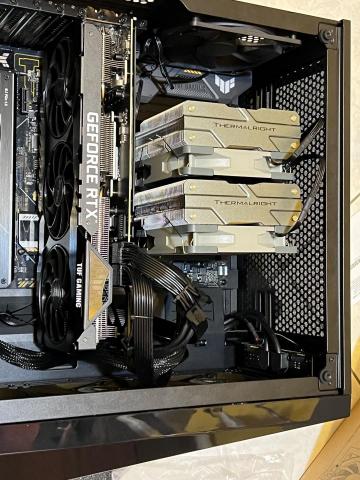 林映燃 - CPU：i7-12700
VGA：ASUS TUF RTX3070
RAM：32GB DDR4
主機板：ASUS TUG-Gaming B660 plus
PSU：海韻 750W
塔扇：利民 PA120