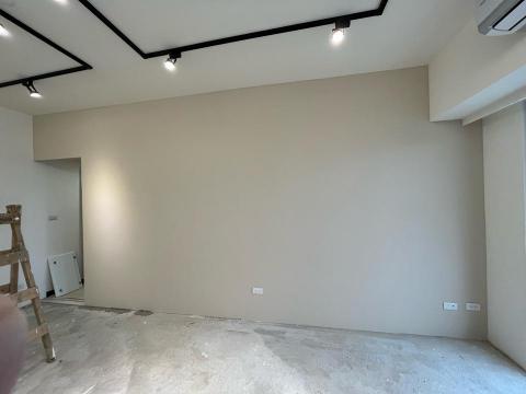 轅洲工程行 - 軌道燈 跳色牆面