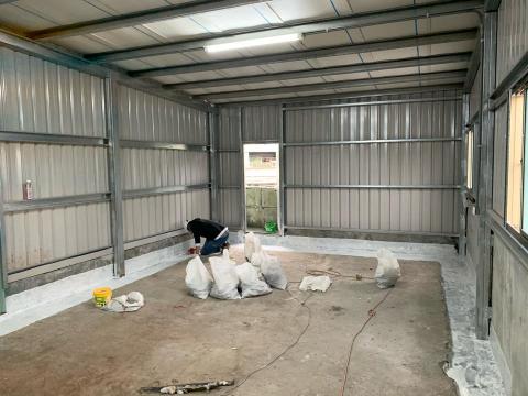 安室專業防水工程 - 角隅滲水處理，地坪加大範圍切割打除，防水施作