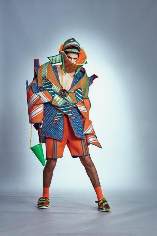 王柏堯 - 畢業展作品

主題:Project.D

D代表dream也代表我的名字Daniel
服裝設計系的學生們都是車手，踩下車機油門為自己的未來奮鬥，運用賽車片片組裝的方式運用在作品上，讓結構變得有趣，可無限堆疊延伸表示學生可不斷茁壯，用亮色代表積極不放棄的精神。

