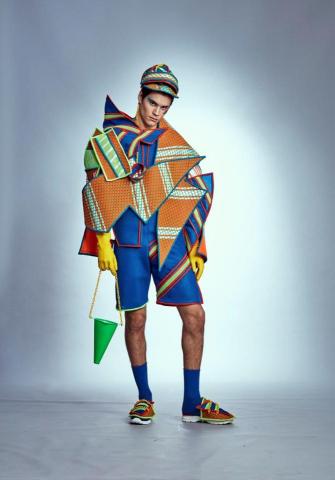 王柏堯 - 畢業展作品

主題:Project.D

D代表dream也代表我的名字Daniel
服裝設計系的學生們都是車手，踩下車機油門為自己的未來奮鬥，運用賽車片片組裝的方式運用在作品上，讓結構變得有趣，可無限堆疊延伸表示學生可不斷茁壯，用亮色代表積極不放棄的精神。

