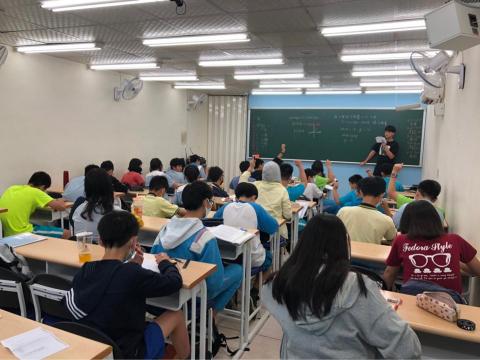 龔惠俊 - 補習班上課團輔情況