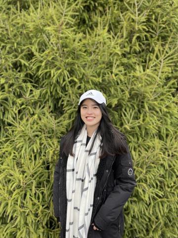 提供簡報服務的專家Flora