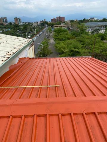 旭懿工程行 - 屏東 屋頂紅丹防鏽、面漆施工中