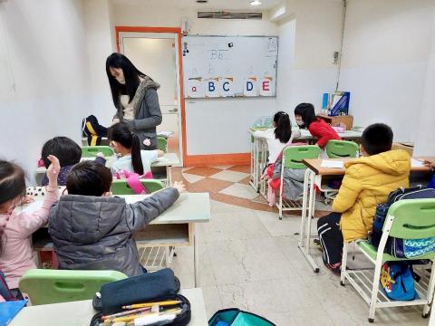 許嘉容 - 教學。